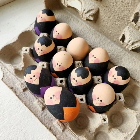 Hand-Painted Vampire Eggs, Halloween Decor, Alternative Ester, Cute & Creepy - Picture 10 of 10